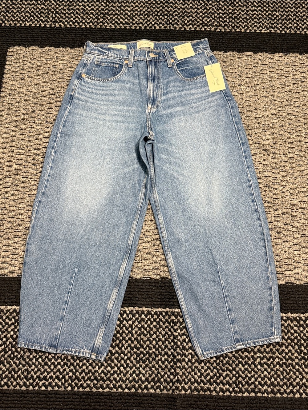 Universal Thread Easy Barrel High Rise Women's Jeans Size 8 Relaxed Leg NWT